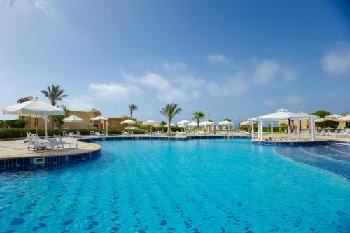 Bazén v ubytování Grand Waha Resort nebo v jeho okolí