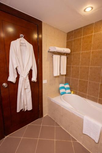 Koupelna v ubytování Grand Waha Resort