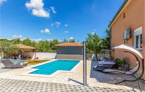 1 Bedroom Lovely Apartment In Pula