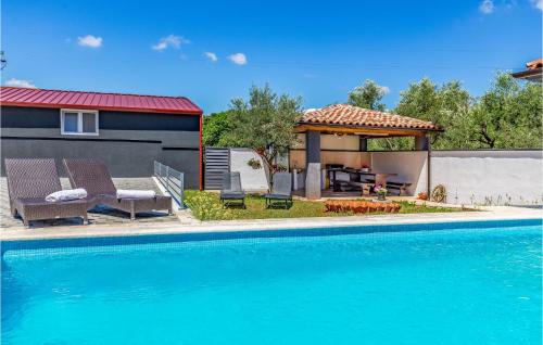 1 Bedroom Lovely Apartment In Pula