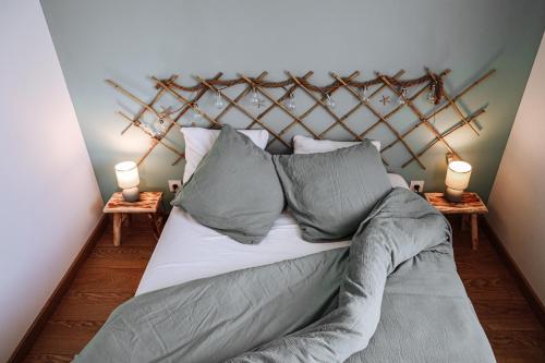 a bed in a room with two lamps on tables at La Rêveuse - VILLA PAULA in Istres