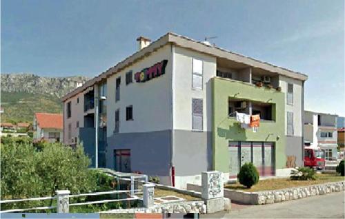 Three-Bedroom Apartment Kastel Gomilica With Sea View 04