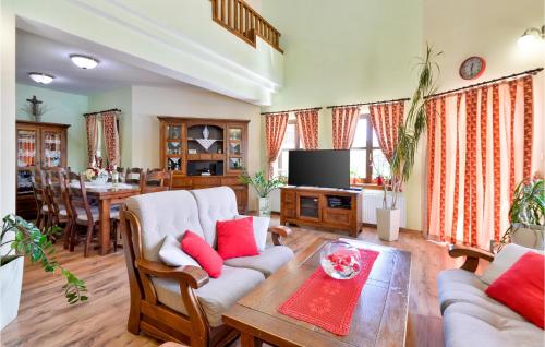 Televízia a/alebo spoločenská miestnosť v ubytovaní Cozy Home In Krasic With Sauna