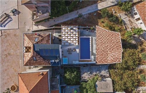 Πισίνα στο ή κοντά στο Cozy Home In Kaprije With Sauna