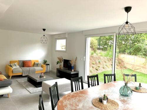 Posezení v ubytování Grande maison rénovée 15mn Lyon,35mn Eurexpo