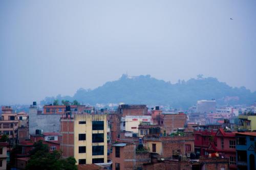 ホテルから撮影された、または一般的な山の景色