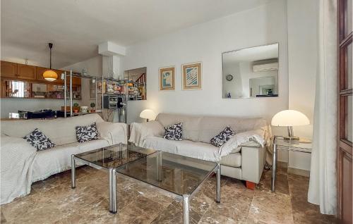 Amazing Apartment In Estepona With Wifi