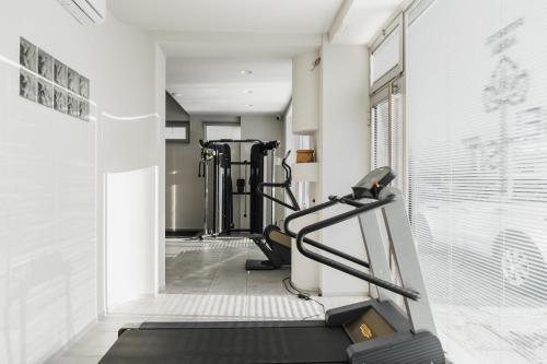 a gym with treadmills and a treadmill at Hotel Bel Sit in Meina