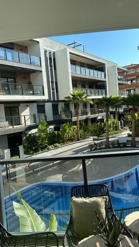 a balcony with chairs and a swimming pool in a building at Casa deBoer in Jávea