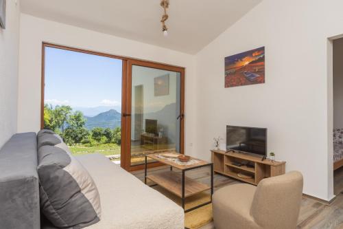 Nespecifikovaný výhled na hory nebo výhled na hory při pohledu z apartmánu