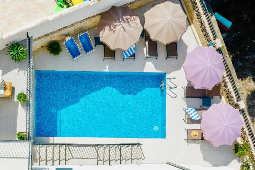 VILLA FRANKOLA WITH POOL