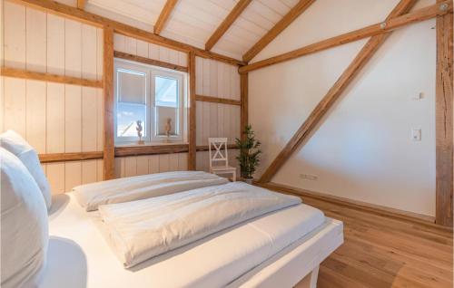 Ένα ή περισσότερα κρεβάτια σε δωμάτιο στο Beautiful Apartment In Langenhorn