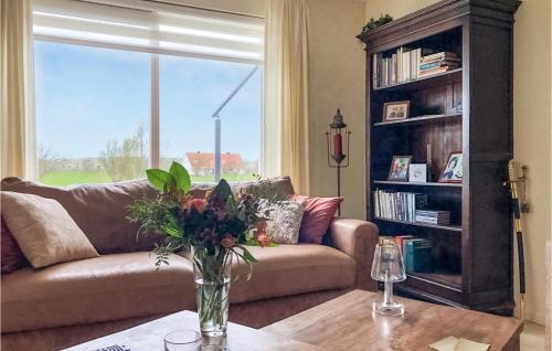 Χώρος καθιστικού στο Beautiful Home In Julianadorp With Wifi