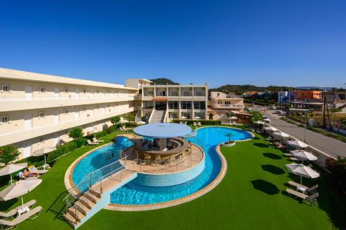 The swimming pool at or close to Bayside Hotel Katsaras