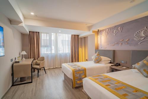 Postel nebo postele na pokoji v ubytování Ruilan Grandyard Hotel