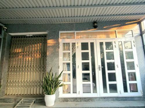 Η πρόσοψη ή η είσοδος του Homestay Lê Gia