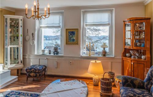 Χώρος καθιστικού στο Cozy Apartment In Ratzeburg With Wifi