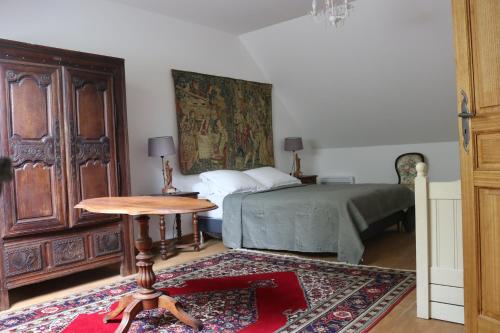 Ένα ή περισσότερα κρεβάτια σε δωμάτιο στο Maison d'hôtes Moulin du Bas Pesé
