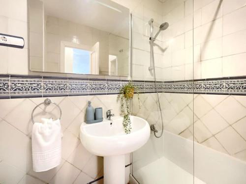 Ένα μπάνιο στο Costa Mayka Cabo de Gata by Kaleria Suites
