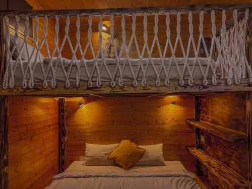 Postel nebo postele na pokoji v ubytování B&B American Style cabin 5 minutes from the sea