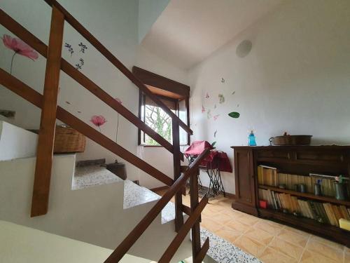 a staircase in a room with flowers on the wall at La quiete tra le montagne in Apiro