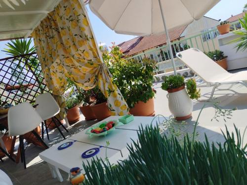 Ruang duduk di Suzy's nest room