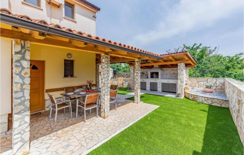 Lovely Home In Liznjan With Wifi