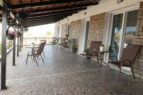 Εστιατόριο ή άλλο μέρος για φαγητό στο four sis rooms