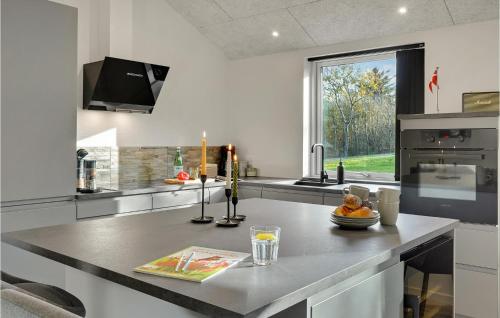 a kitchen with a counter top with a window at Nice Home In Hurup Thy With Wifi in Sindrup