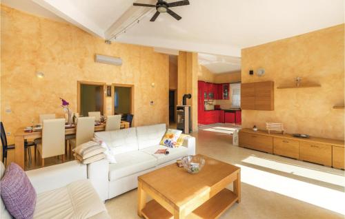 Gorgeous Home In Medulin