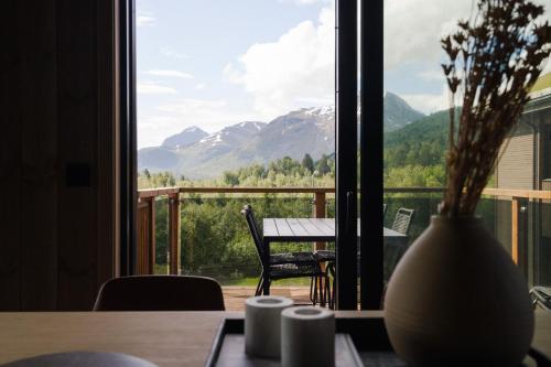 Afbeelding uit fotogalerij van Luxury Nordic Suite with Private Sauna and Panoramic Mountain Views in Stranda