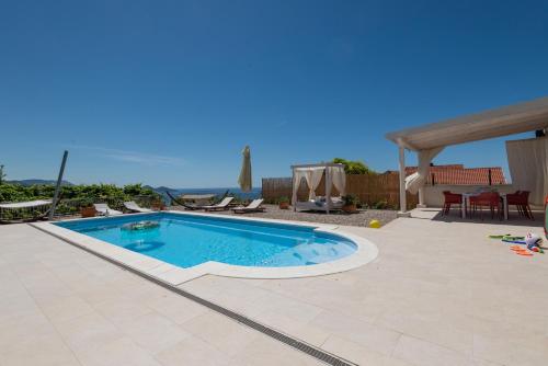 Gallery image of Villa Sunny Oasis - Family Fun in Orasac