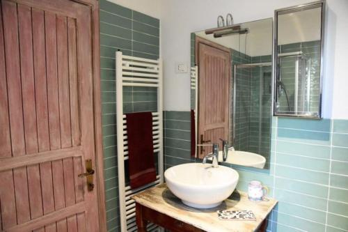 Ένα μπάνιο στο Casa Iride, appartamento con grazioso giardino