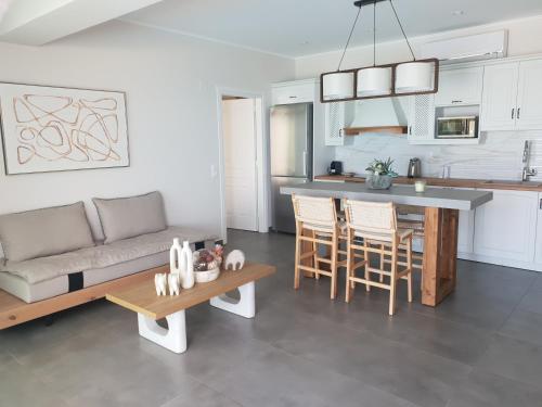 Fotografie z fotogalerie ubytování Paralia Luxury Suites v destinaci Agios Stefanos