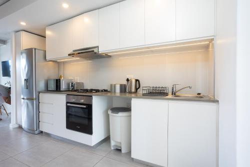 Η κουζίνα ή μικρή κουζίνα στο Modern Ground Floor Studio Apartment