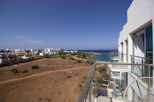 Seafront Stylish Apt, Protaras