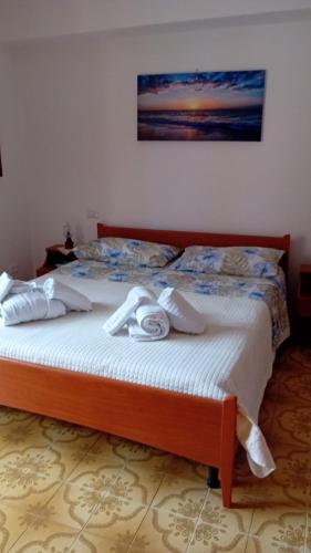 a bedroom with a bed with towels on it at Casa Sara in Gaeta