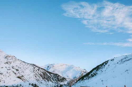 a snow covered mountain with mountains in the background at Hostal Alto Aragon in Villanúa