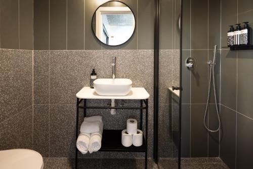 Ένα μπάνιο στο Savanna - by Loginn Tel-Avivian hotels