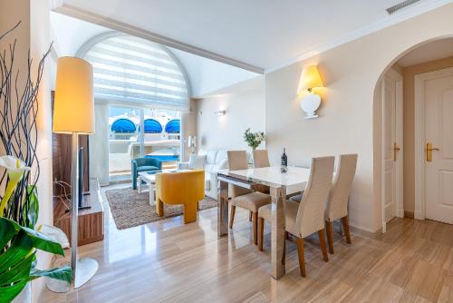 Atico dentro de la Isla Puerto Marina - Holiday Rentals Apartment