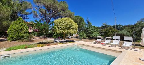 Afbeelding uit fotogalerij van Villa Morea-Relax in piscina in Putignano