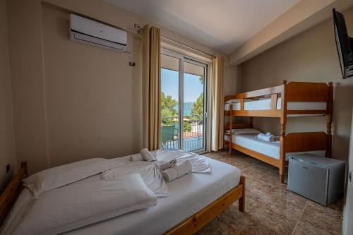 Postel nebo postele na pokoji v ubytování Hotel Nika Radhime