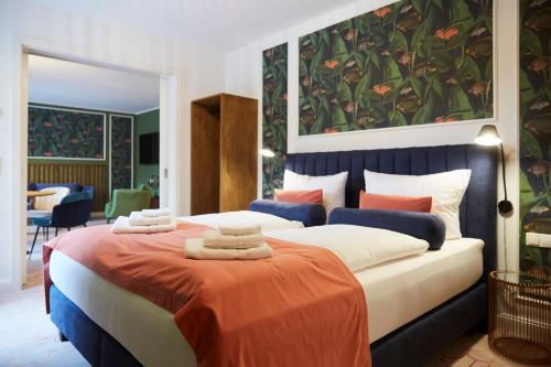 Una cama o camas en una habitación de Grand Hotel Nautimar