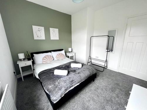 Ένα ή περισσότερα κρεβάτια σε δωμάτιο στο Large 3 Bedroom Flat