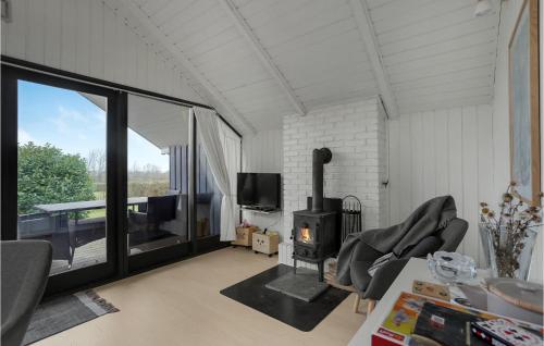 TV a/nebo společenská místnost v ubytování Three-Bedroom Holiday Home In Egernsund