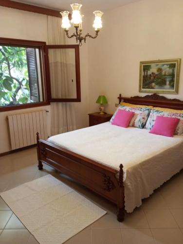 A bed or beds in a room at da campione