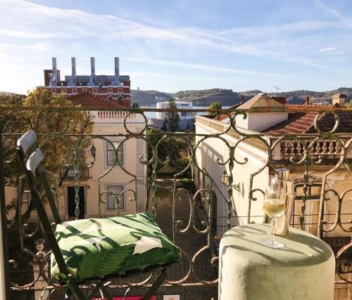 GuestReady - Elegant River View Duplex in Belem