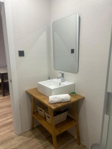 Coqueto apartamento cerca del casco Viejo con garaje gratis
