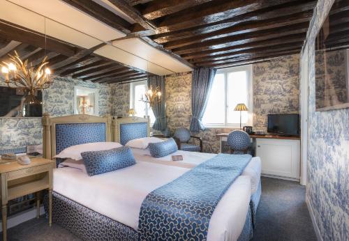Postel nebo postele na pokoji v ubytování Dauphine Saint Germain