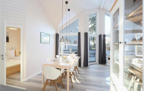 a dining room with a table and chairs and a bedroom at Lovely Home In Krems Iiwarderbrück in Göls